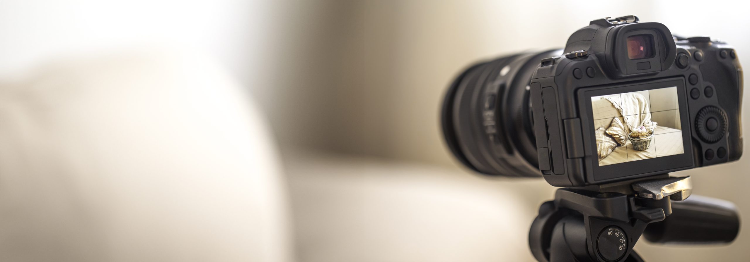 close up professional digital camera tripod blurred background scaled